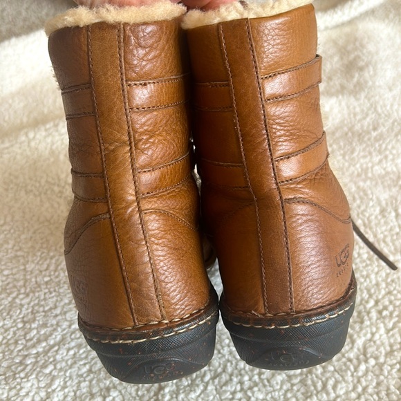 UGG Tan Ankle Boots with Cream Fleece - Picture 5 of 11
